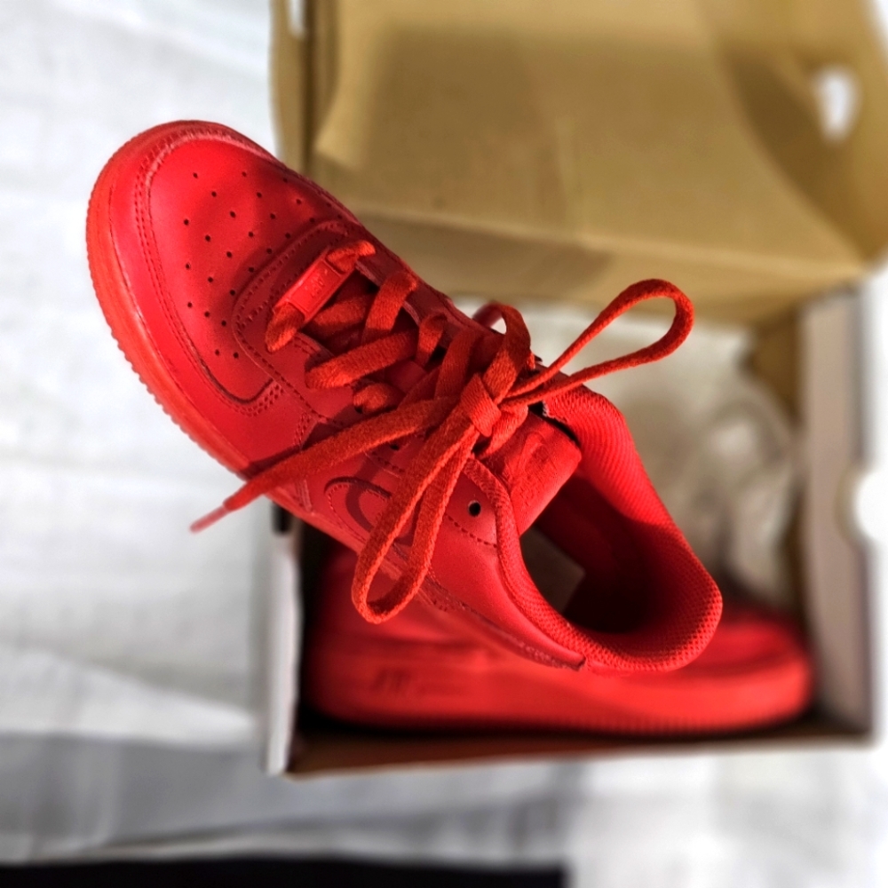 Youth 4.5 Red Uptown Nikes